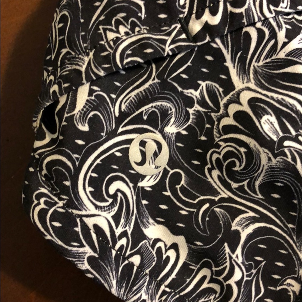 Lululemon Speed Up Short - Solid Black Waist Band - Picture 5 of 8